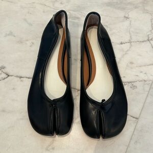 Japanese tabi split toe shoes sz 41